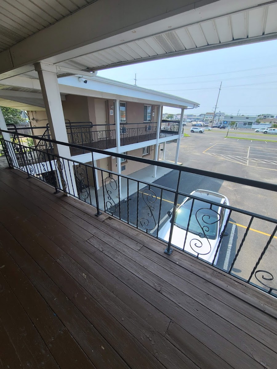 Pelican Inn & Suites